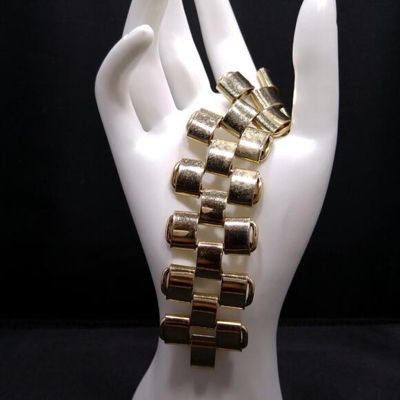 Vintage Interlocking Gold Plated Bracelet, Book Chain Style, 1950s, 6 1/2 Inches - Picture 3 of 9